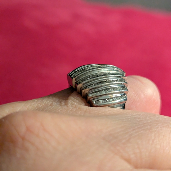 Elegant 10k White Gold Women's Ring - Picture 3 of 7